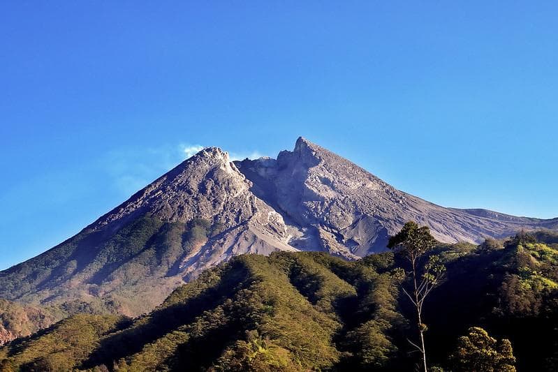 Status Gunung Merapi ditingkatkan ke level Siaga. (Flickr/Tiket2.com)<br>