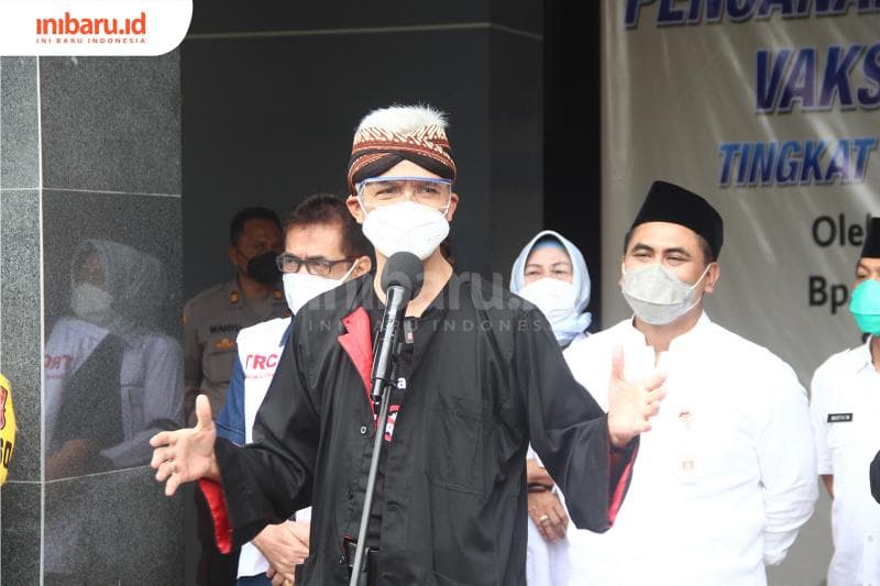 Ilustrasi: Ganjar Pranowo memberikan arahan terkait percepatan vaksinasi di Jawa Tengah. (Inibaru.id/ Triawanda Tirta Aditya)