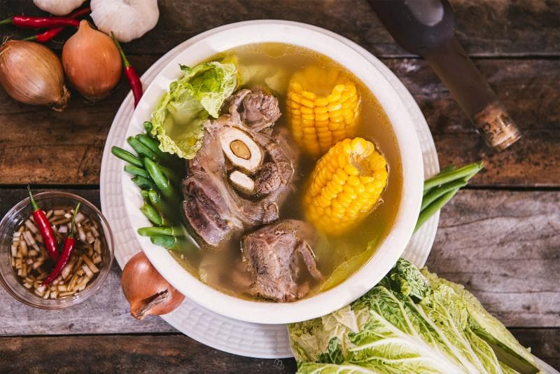 Bulalo khas Filipina, bikin santap siang semakin ceria. (pinoyfoodtrip.com)