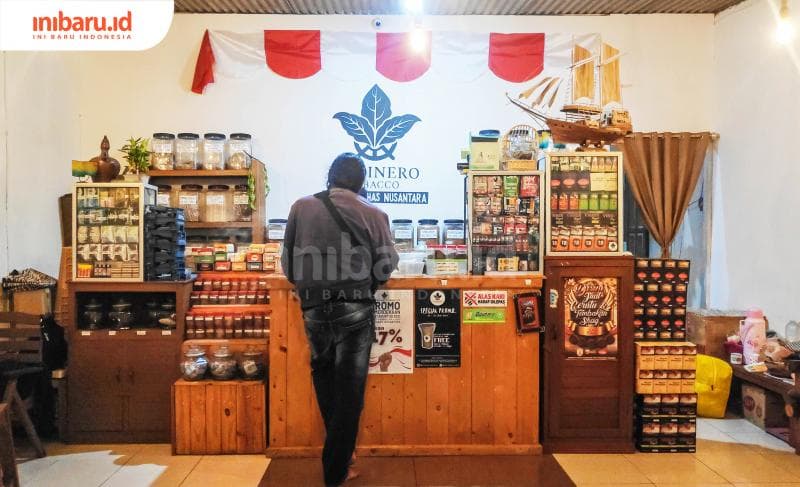 Marinero Tobacco, salah satu toko tembakau yang tahun lalu baru beroperasi di Tembalang. (Inibaru.id/ Bayu N)