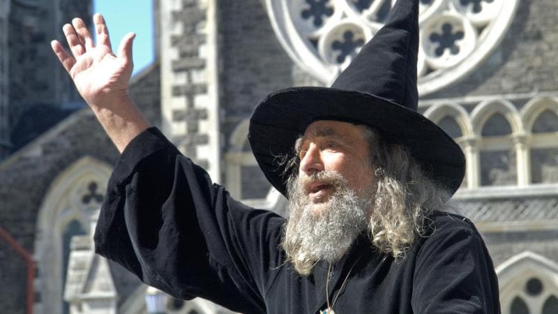 Ian Brackenbury Channell, penyihir resmi Selandia Baru yang baru saja dipecat. (Thetimes/Alamy)