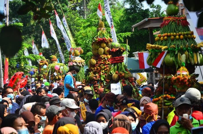 Warga antusias dengan tradisi Gebyar Ngunduh Durian di Kudus (Indozone/Antara -Yusuf Nugroho)