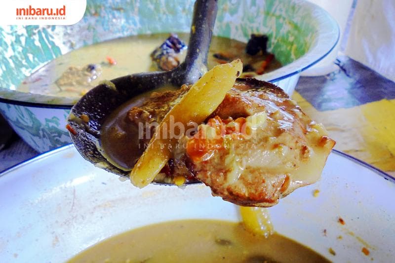 Salah satu ikan yang dimasak pedas di Warung Makan Bu Sujud. (Inibaru.id/Isma Swastiningrum)
