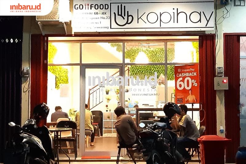 Salah satu kafe di Kota semarang yang masih buka di saat wabah virus corona (Inibaru.id/ Julia Dewi Krismayani)