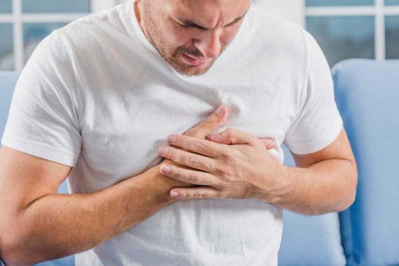 &nbsp; Gejala <i>heartburn </i>nggak ada hubungannya dengan jantung, meskipun namanya&nbsp;<i>heart</i>. (Freepik)&nbsp;&nbsp;