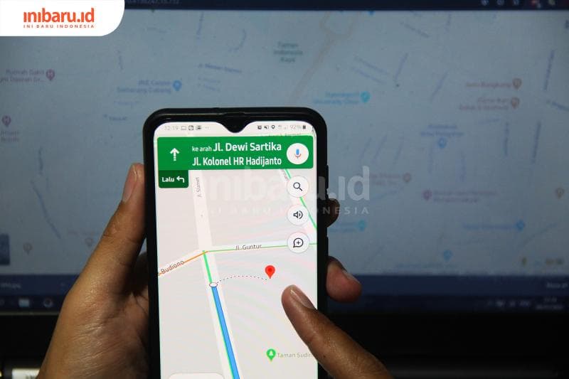 Melacak smartphone yang hilang dengan menggunakan Google Maps (Inibaru.id/Triawanda Tirta Aditya)