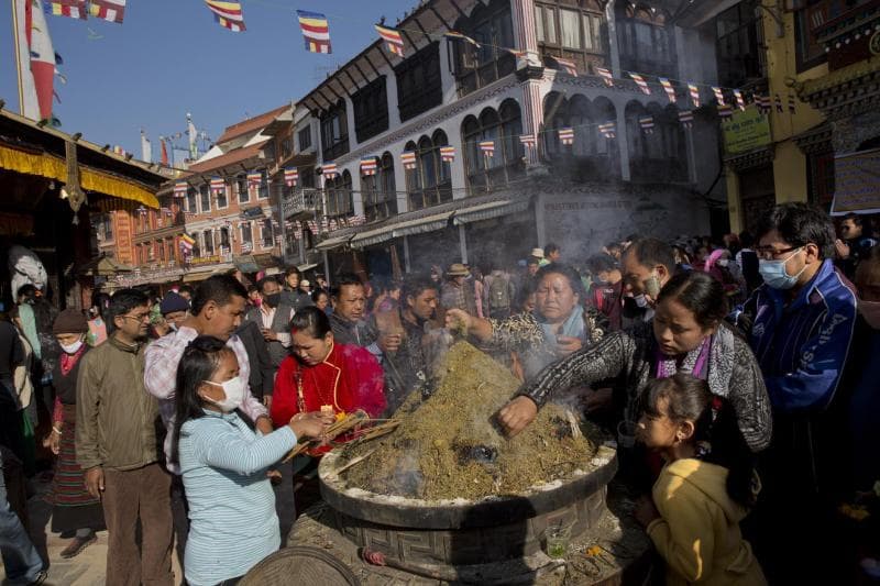 Perayaan Waisak di Nepal (AP Photo/Bernat Amangue)