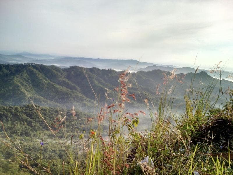 Pemandangan ketika mendaki Bukit Pranji. (santridanalam)<br>