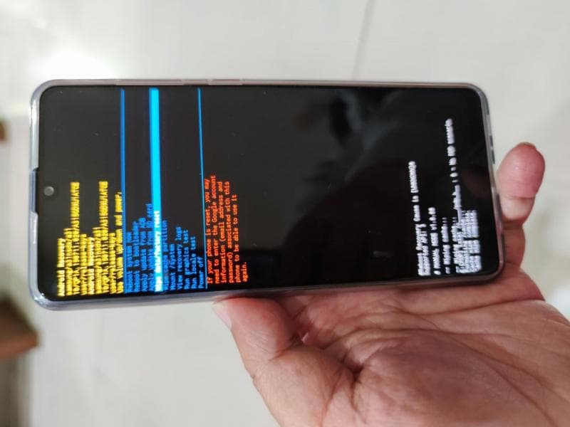 Setelah wallpaper dipasang, ponsel pintar Samsung langsung mengalami masalah. (Twitter.com/gadtorade)