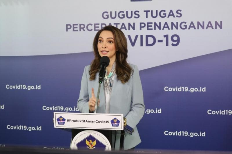 Reisa Broto Asmoro dikritik karena nggak memakai masker saat memberikan informasi terkait kasus Covid-19 di Indonesia. (Netralnews)