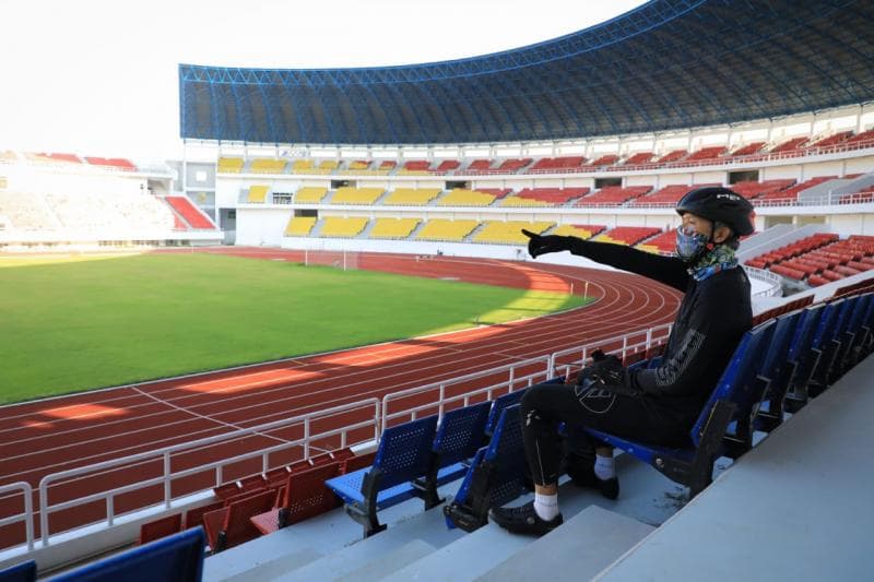 Ganjar saat mencoba single seat di Stadion Jatidiri. (Doc. Pemprov)<br>