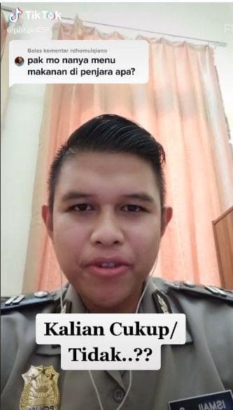 Polisi asal Makassar Ismail S membagikan cerita tentang menu makanan penjara di akun Tiktok pribadinya kepada warganet. (Tik Tok/@pakpol39)<br>