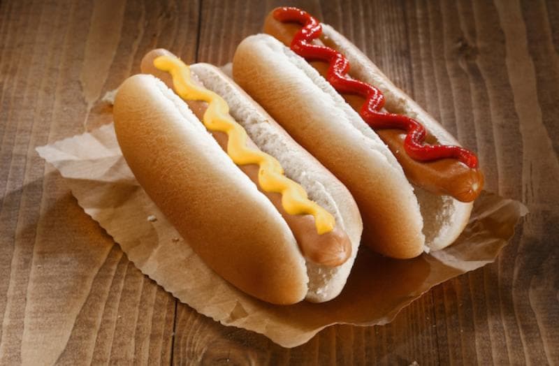Hot Dog punya sejarah panjang, termasuk tentang namanya yang sangat unik itu. (Shutterstock)<br>