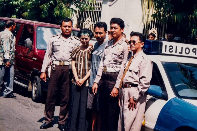 Beberapa menit sebelum Komang melenggang ke Semarang di tengah acara pernikahannya. (Doc. Arief Rahman)<br>