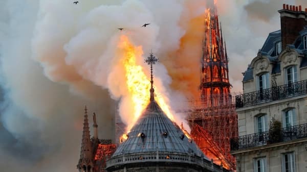 Kebakaran Katedral Notre Dame. (CNN)