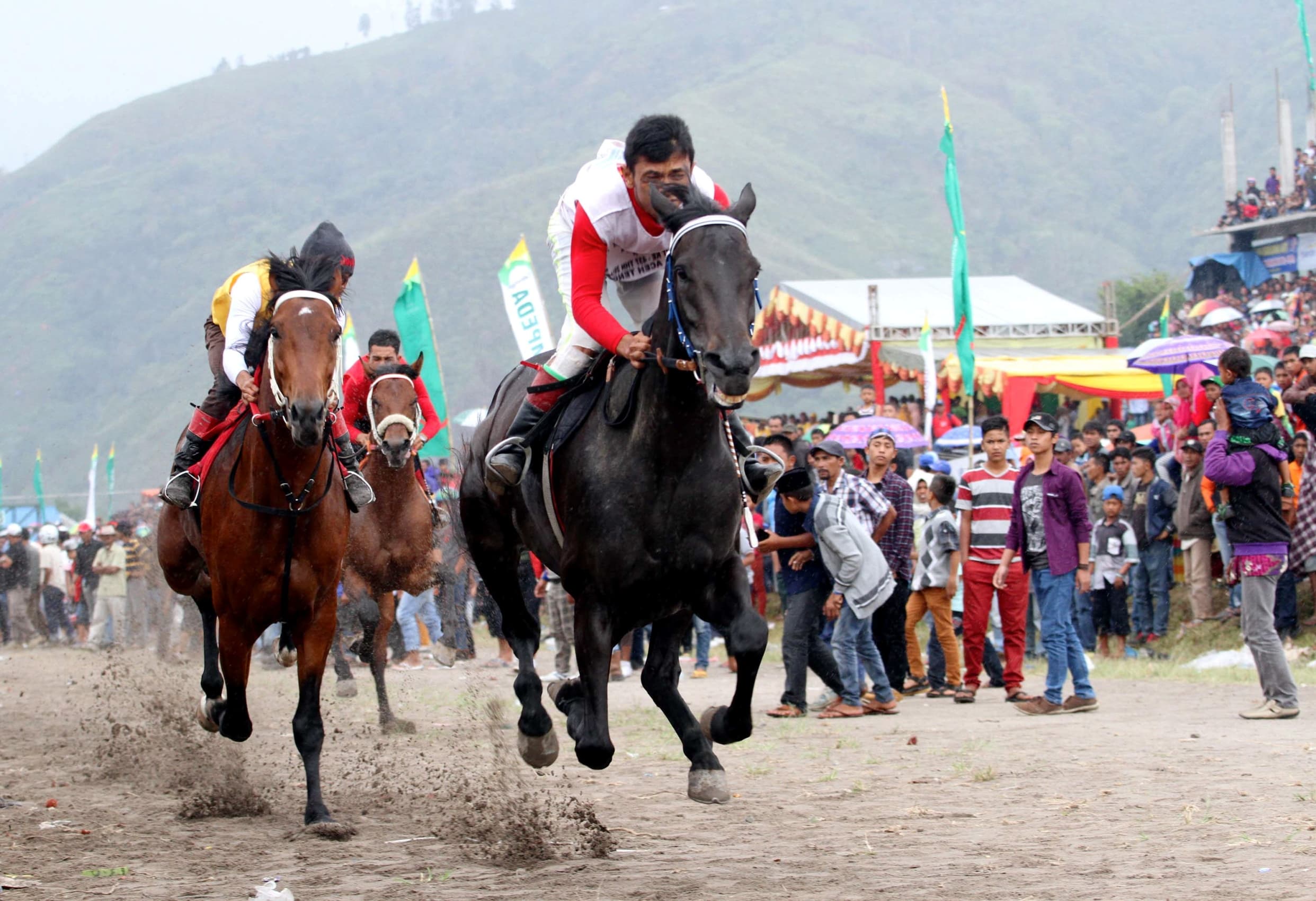 Tradisi Pacu Kude di Aceh untuk menyambut Hari Kemerdekaan. (Beritadaerah.co.id)