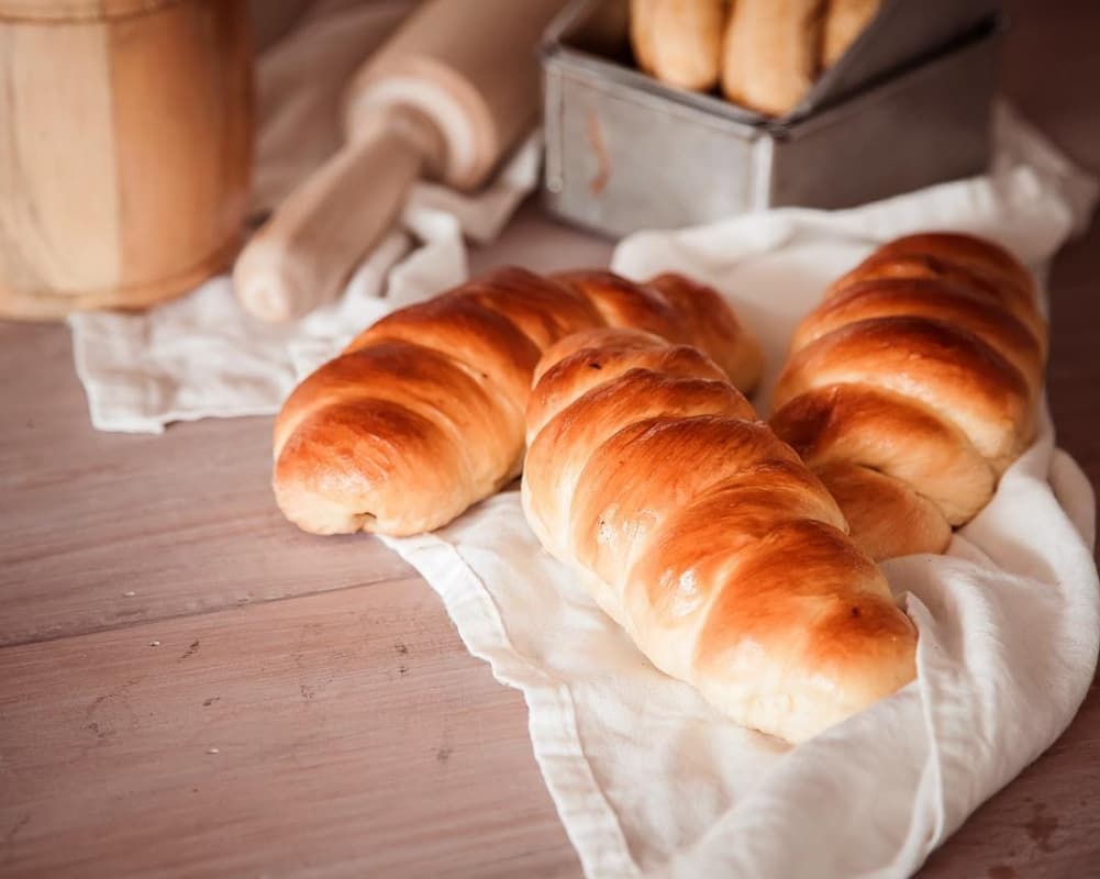 Roti Pisang, salah satu produk favorit di Toko Roti Go selain Roti Durian. (Instagram/roti_go)