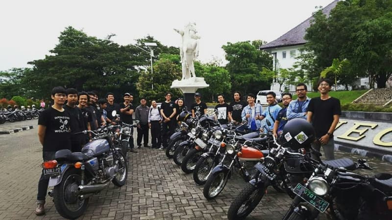 Pencinta motor klasik yang tergabung dalam Diponegoro Wolfpack. (Diponegoro Wolfpack)