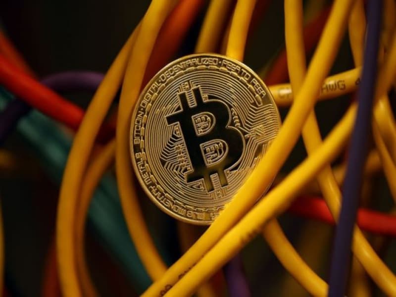 Bitcoin mata uang yang hanya ada di internet. (Dan Kitwood/Getty Images via bbc.com)