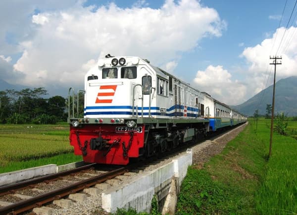 Jalur kereta api komuter Jateng DIY akan segera beroperasi (Bagus Widyanto)