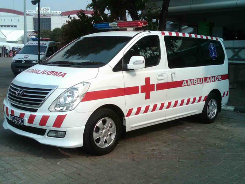 Mobil ambulans difasilitasi jalur darurat saat arus mudik Lebaran 2018. (Elshinta.com)