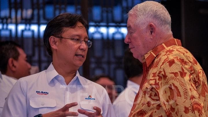 CEO Freeport Richard Adkerson dan Dirut Inalum Budi Gunadi Sadikin di Kementerian ESDM, Jakarta, Kamis, (27/9/2018). (Tempo.co/Tony Hartawan) 
