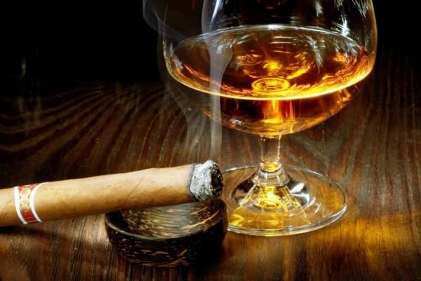 Alkohol dan rokok. (Upi.com)