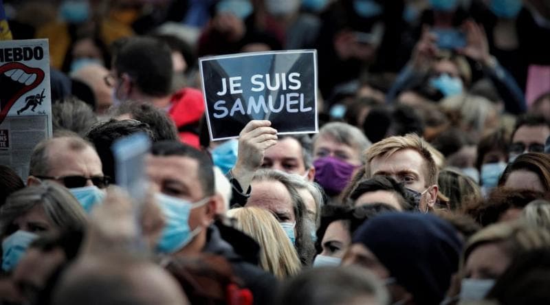 Ribuan orang turun ke jalanan Prancis untuk mendukung Samuel Paty. (Abcmundial)