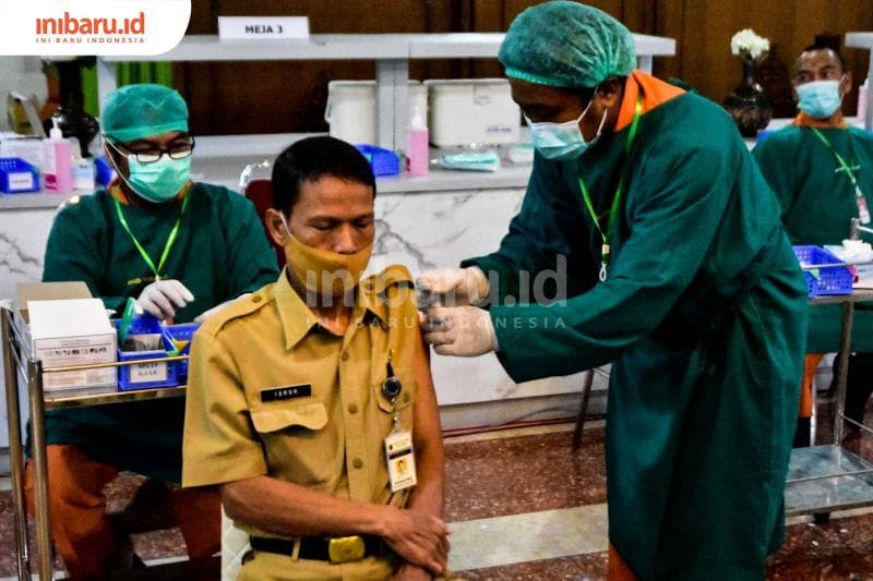 Ilustrasi: Video vaksin 'suntik kosong' yang viral kini sedang diinvestigasi. (Inibaru.id/Triawanda Tirta Aditya)&nbsp;