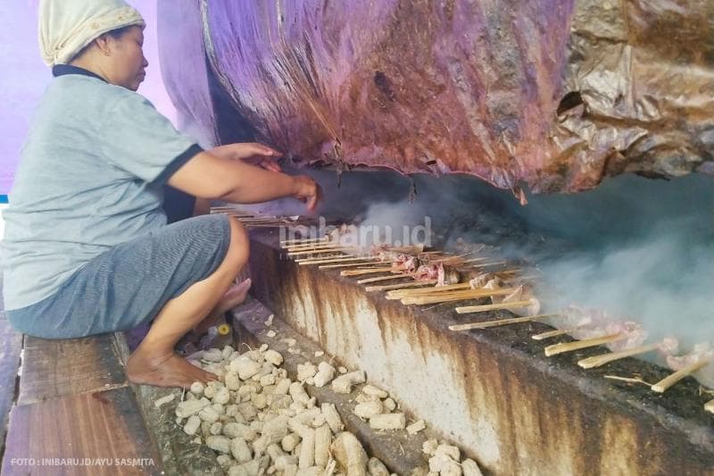 Proses pengasapan ikan di Desa Cabean, Kecamatan Demak, Kabupaten Demak, telah berlangsung lebih dari dua dekade. (Inibaru.id/ Ayu Sasmita)