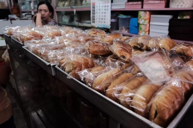 Banyak roti zadul homemade enak yang dijual di Toko Djoen. (Brilio/Agib Tanjung)