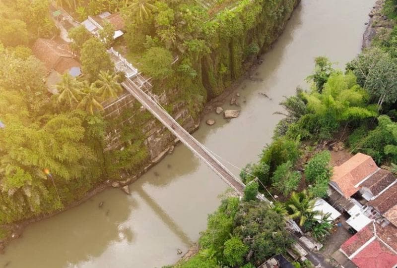 Jembatan Duwet menghubungkan Kulon Progo dan Kabupaten Magelang. (FB/Jogja Info -&nbsp;@rma_dhn)