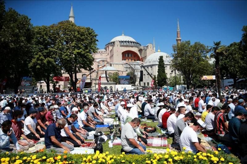 Hagia Sophia jadi klaster virus corona. (Twitter/Istanbulism)