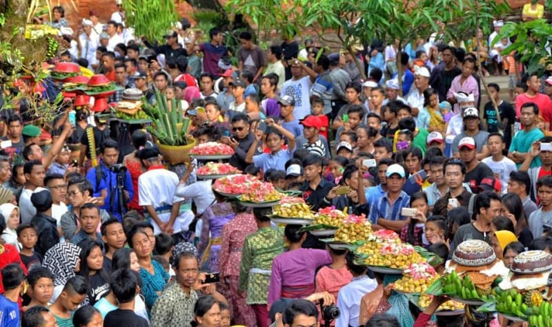 Perayaan Perang Topat di Lombok Barat (lombokbaratkab.go.id)