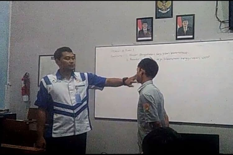Aksi kekerasan yang dilakukan seorang guru di Purwokerto. (Kompas.com)