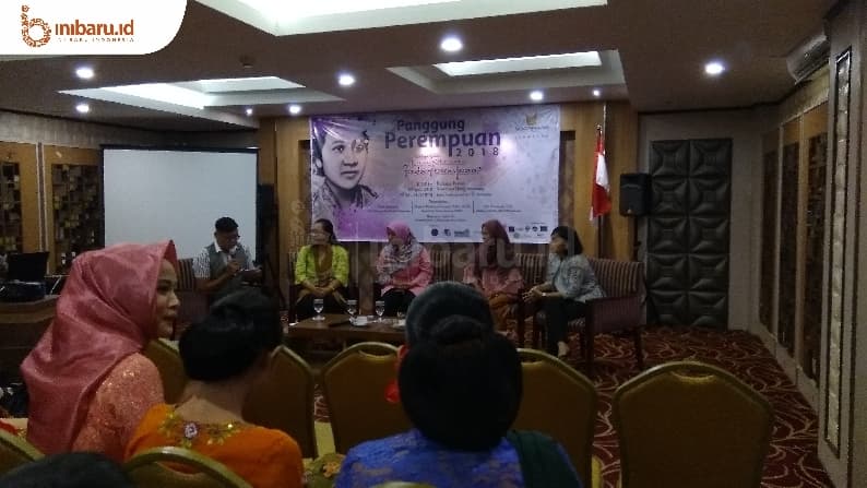 Para pembicara di Lokakarya "Saatnya Bicara: Lawan Kekerasan pada Perempuan". (Inibaru.id/Artika Sari)